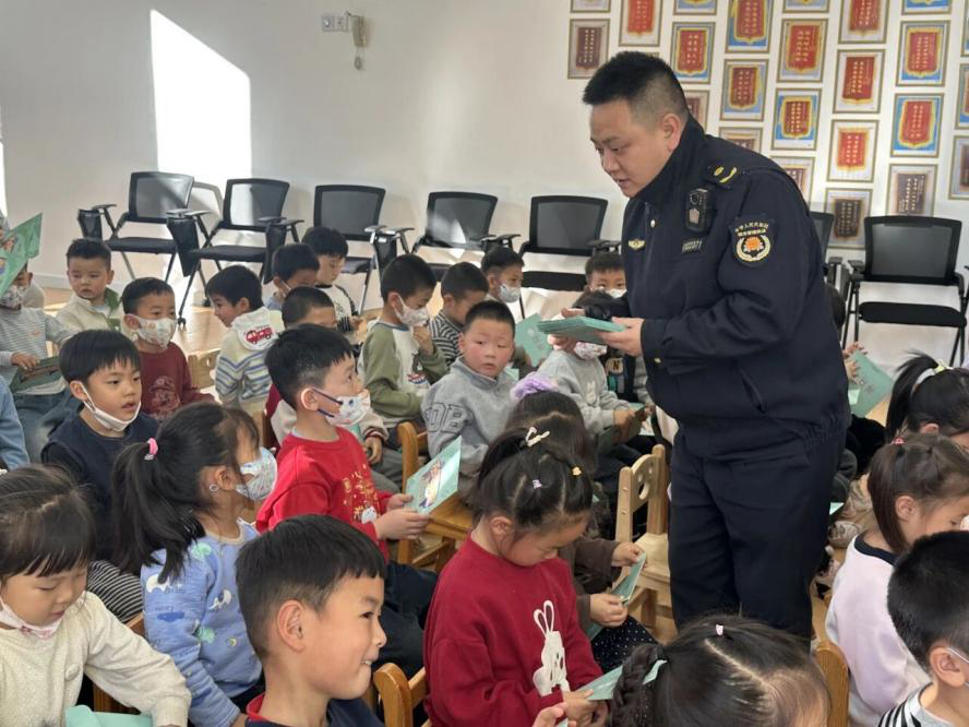 西安经开区：趣味课堂学分类 环保理念植童心