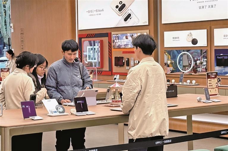 <b>陕西消费市场人气攀升</b>