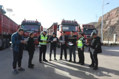 榆林市府谷县公安局交管大队清水中队“上门授课”为货运司机