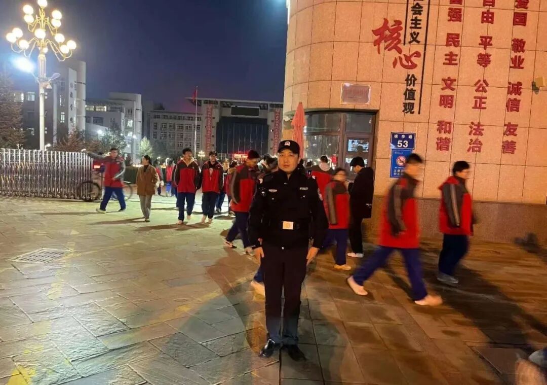 <b>榆林高新公安：站好学期末“最后一班岗”</b>