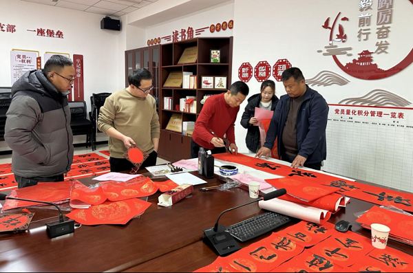 高新区产业发展投资有限公司组织开展写春联送温暖主题活动