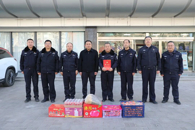 新春走基层｜榆林市靖边县公安局开展春节前集中走访慰问活动