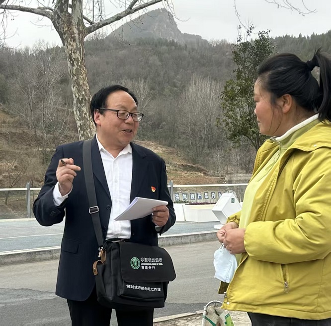 农行商洛分行创新推出“背包劳模工作室”惠农服务  