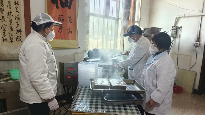 <b>商洛市洛南县：橡子果成为群众致富果 　　</b>