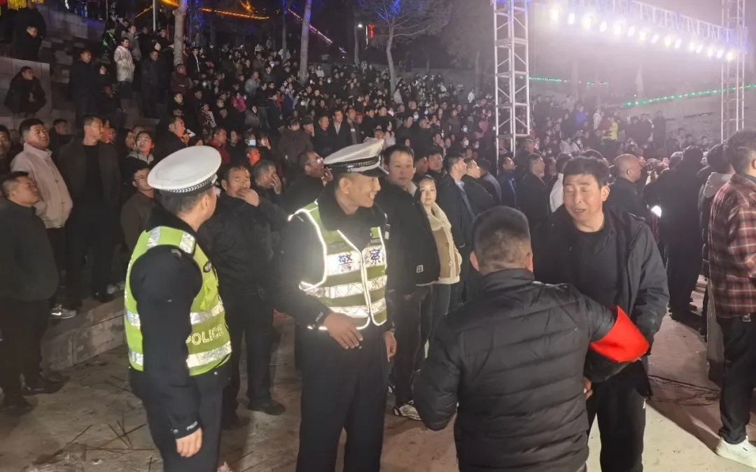 榆林横山公安交警借民俗活动筑牢春运后期安全防线