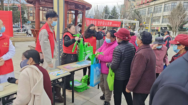 宝鸡市太白县卫生健康局：开展3·15国际消费者权益日宣传活动