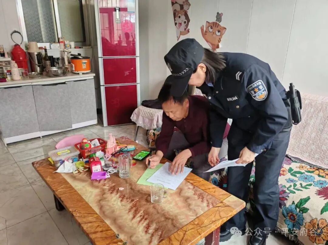 榆林市府谷县公安局城关派出所开展扫黑除恶普法宣传