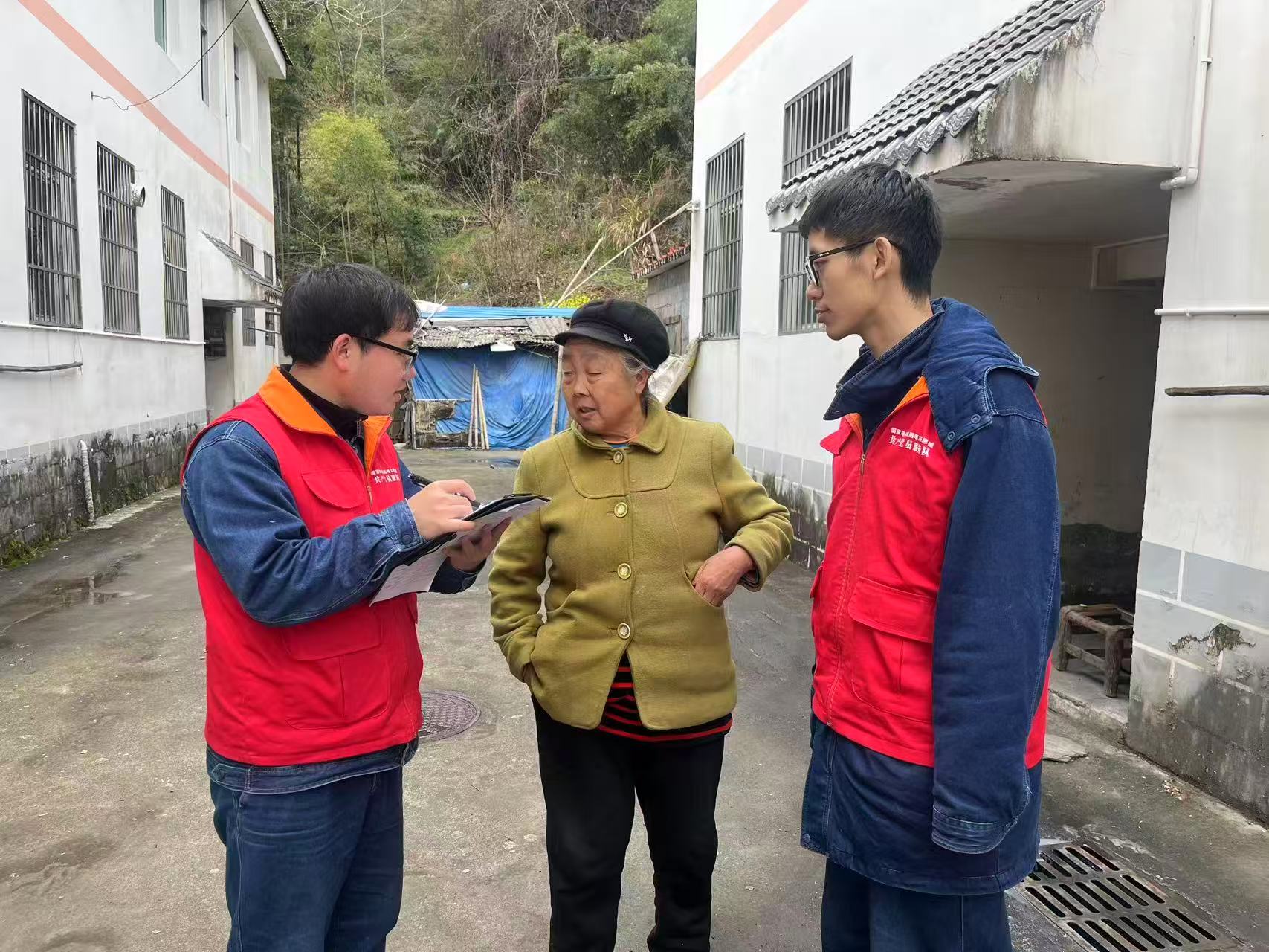 <b>国网镇坪县供电公司：紧绷安全弦 防范人身触电风险</b>