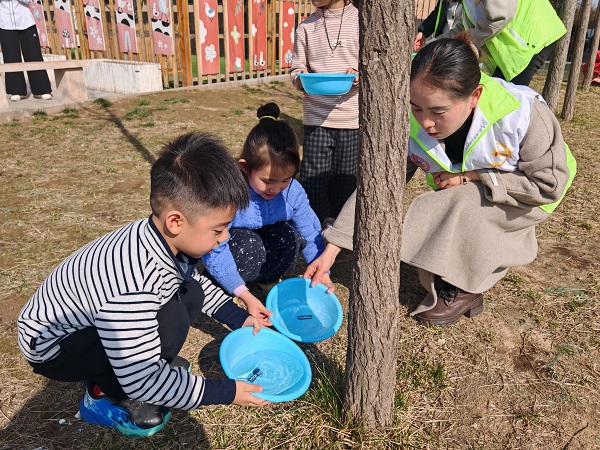 <b>渭南市合阳县环北社区：春风十里烽火传 暖心服务雷锋行</b>