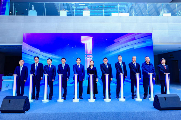 第十九届“九州同根 两岸一脉”文化艺术展在西安举行 田红旗