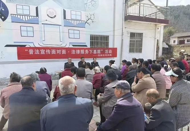 <b>商洛市洛南县将法律服务送到群众家门口  </b>