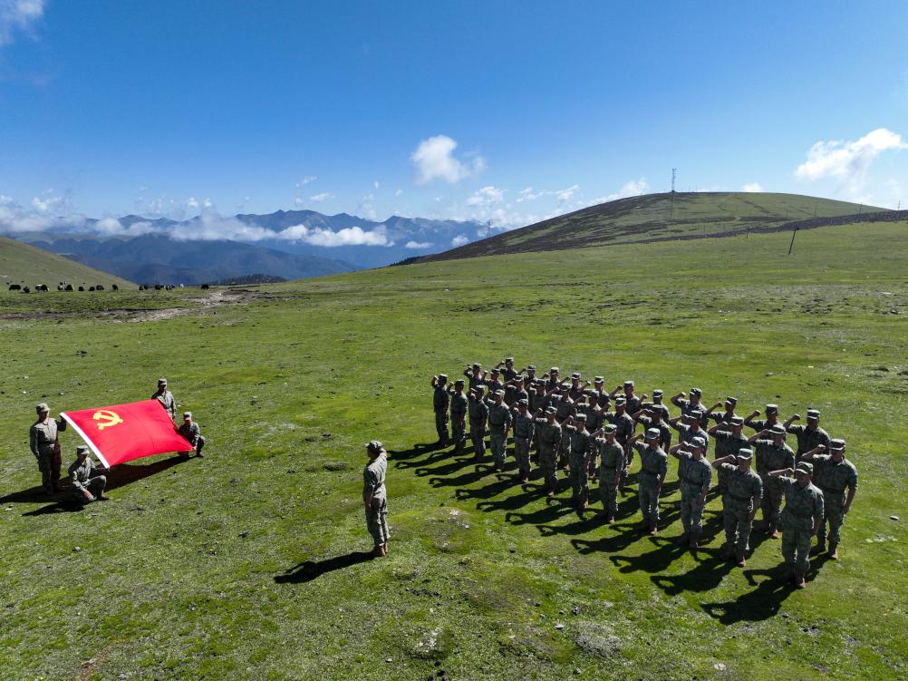 习近平主席引领全军以自我革命精神深化政治整训