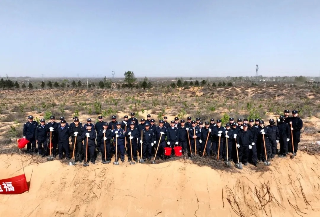 “藏蓝”植“新绿” 榆林高新公安组织开展2026年义务植树活动