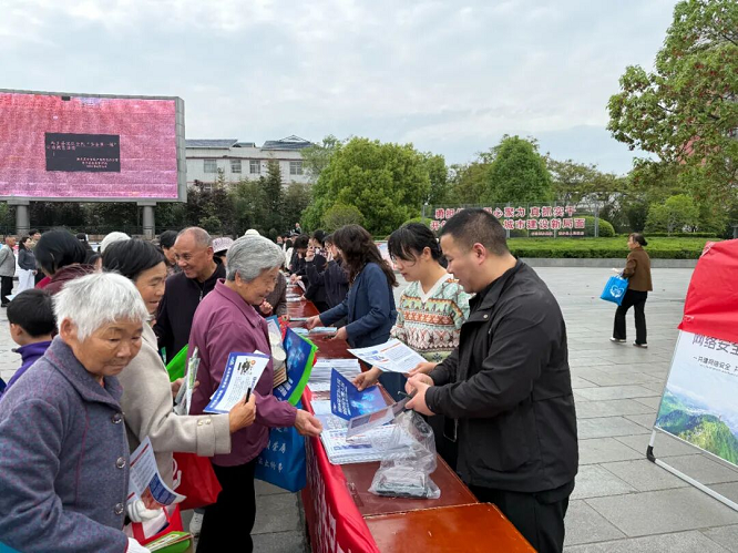 <b>汉中市西乡、勉县县委网信办开展“4·15”全民国家安全教育日网络安全宣传活</b>