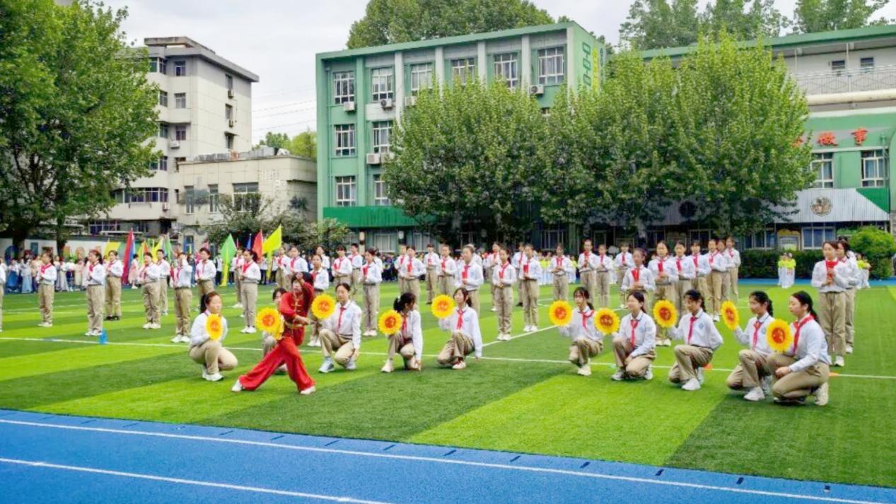 灞桥区东城二小春季田径运动会举行 “四雅”学子绿茵场上耀光芒
