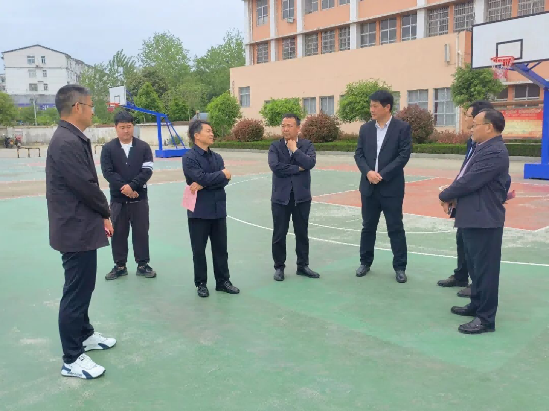 河南省信阳市潢川县政协一行莅临观庙高中调研考察