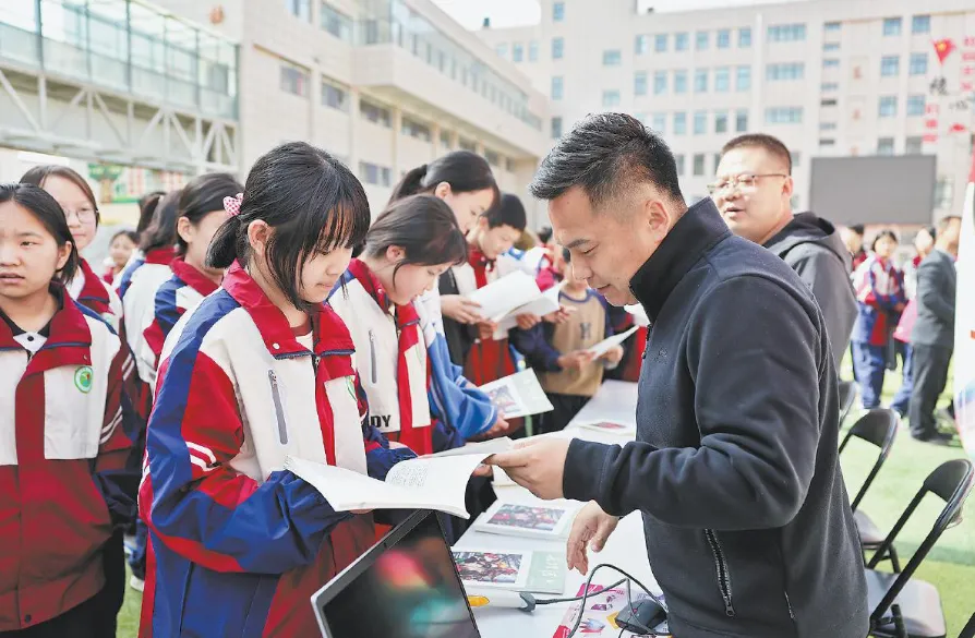 以文润城 书香致远——榆林市子洲县全民阅读蔚然成风  