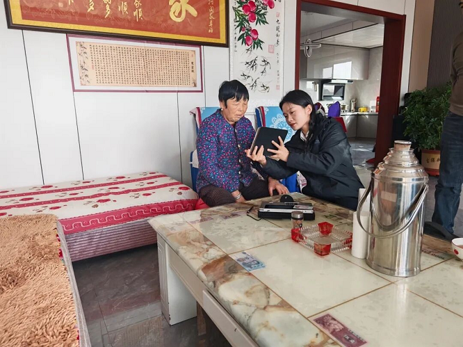 <b>靖边农商银行: 一次上门服务 “十分”农商温情</b>