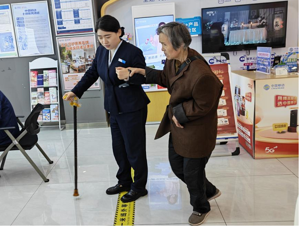 <b>陕西移动西安分公司：敬老笃行常怀暖意 适老缓行更见初心</b>