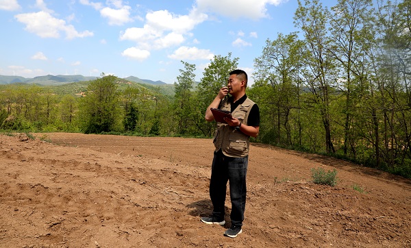 铜川市宜君县云梦乡杨河村：放下“金话筒” 握紧“新农具”