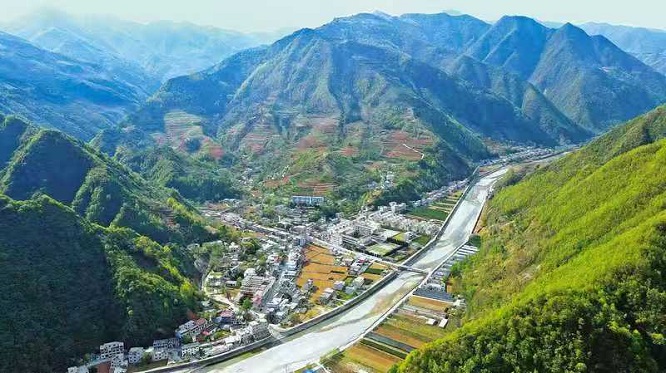 <b>商洛市柞水县瓦房口镇：藏秀育新景 实干兴乡村</b>