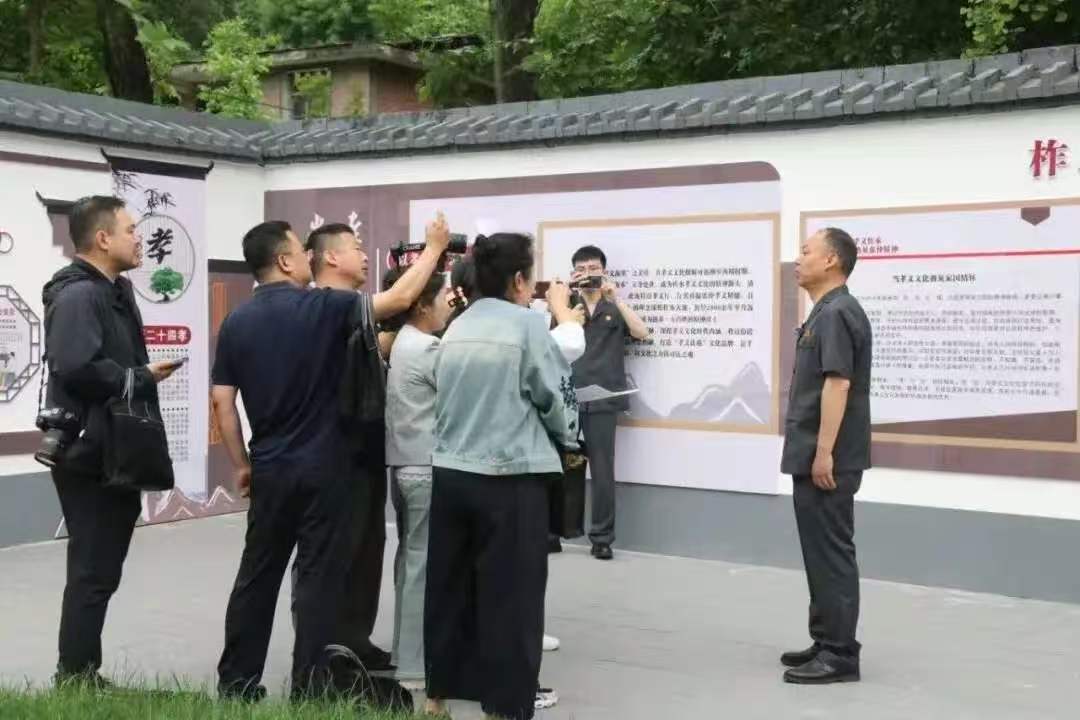 <b>商洛中院第四届“媒体宣传基层行 弘扬法治正能量”主题采访活动走进柞水</b>