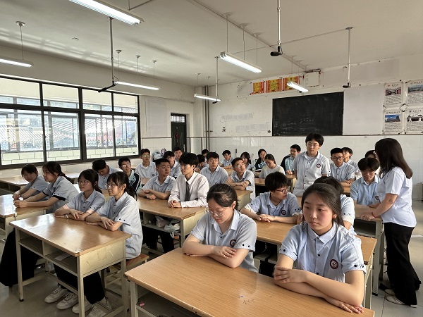 铜川市第一中学高三“最后一课”定格温暖瞬间