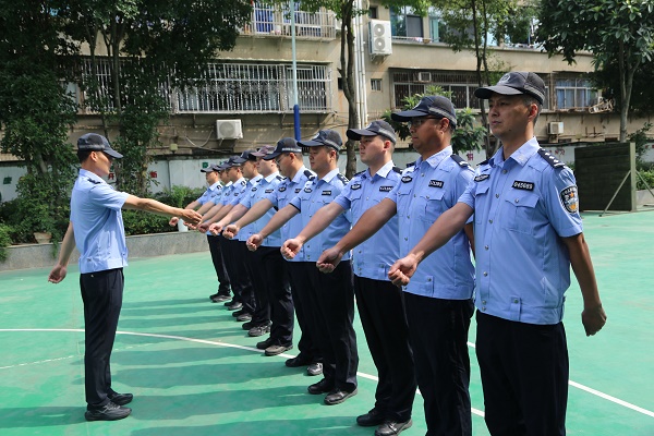 <b> 安康市汉滨公安交警：以夏季实战练兵 深化纪律作风建设</b>