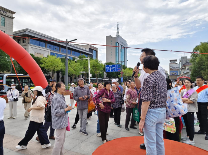 工商银行榆林分行开展防范非法集资主题党日暨宣传活动  