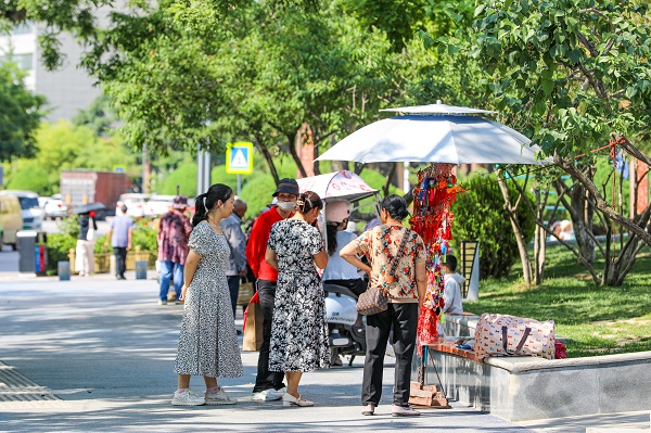 <b>铜川市宜君县：端午香包艾草俏 宜君街头暖意浓</b>
