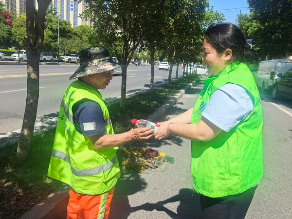 陕西移动西安分公司：盛夏送凉沁人心 高温护网显担当