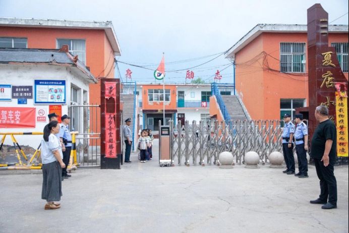 <b>以党建红引领公安蓝 绘就基层平安新画卷</b>
