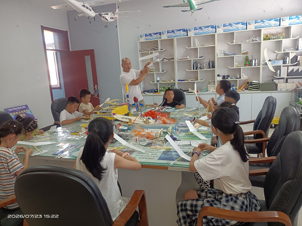 <b>宝鸡市太白县启动暑期航模制作培训班</b>