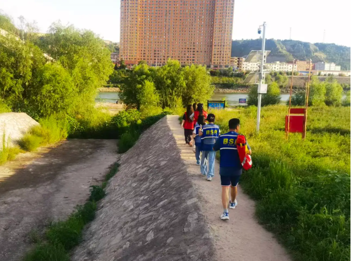 黄河岸边的“志愿红”——榆林市府谷县暑期防溺水巡逻志愿服