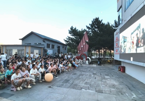 榆林市府谷县府谷镇河滨路社区：“花式”服务解锁好“暑”光