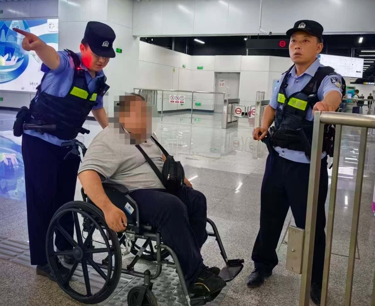 <b>当暑假邂逅高铁出行：西安市公安局公交轨道公安局流动秩序中的温暖守护</b>