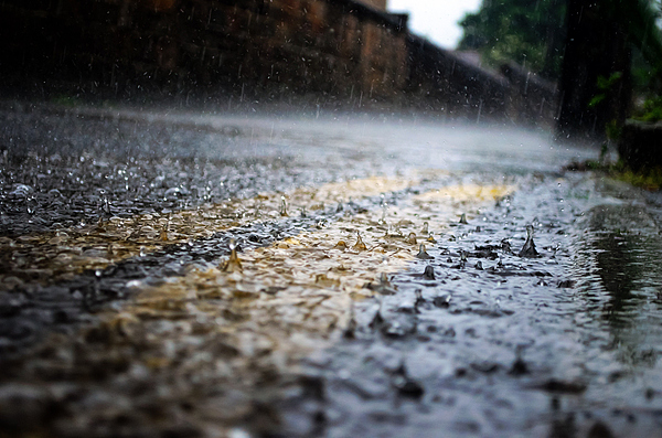 陕西多地大暴雨，5日至6日雨情站降雨量前三都在商洛