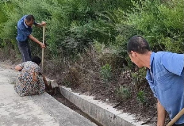 <b>铜川市印台区广阳镇：清沟渠除隐患 整治环境保安全</b>