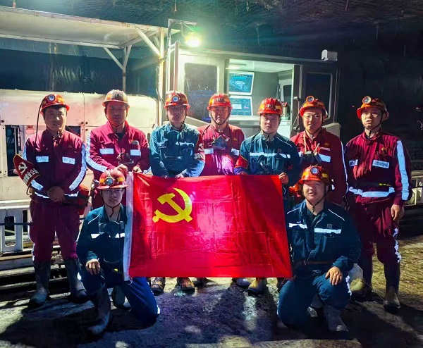 <b>煤海深处的“红色堡垒——记陕西延长石油横山魏墙煤业公司综掘一队党支部</b>