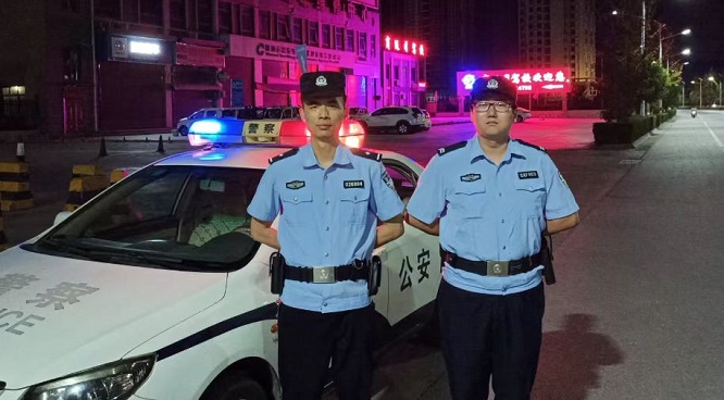 商洛市：十五年温情守乡邻 藏蓝微光暖深山  　　