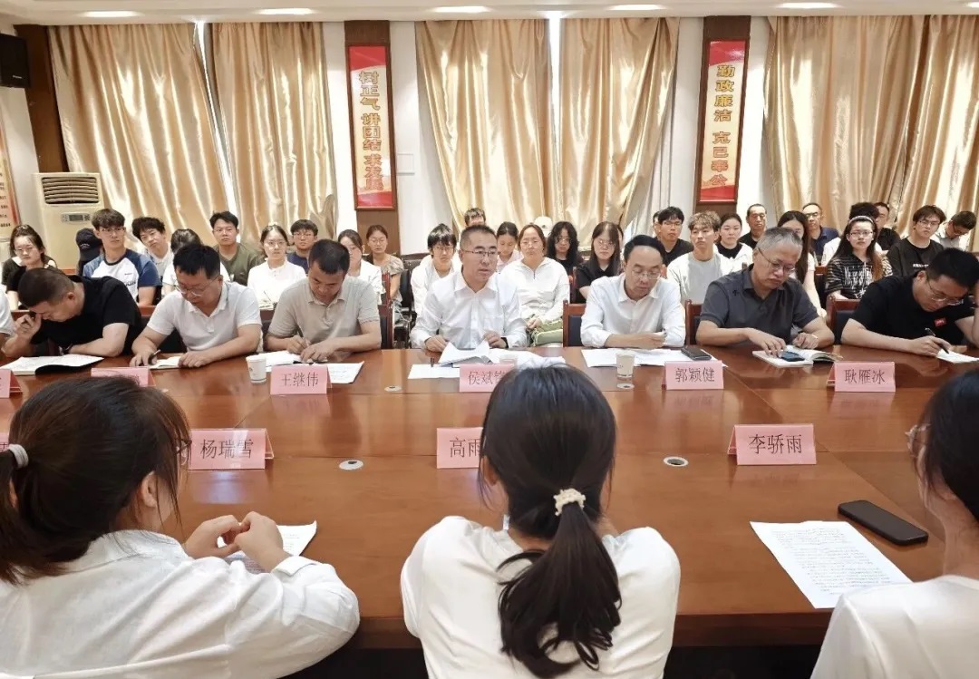 延安市宝塔区召开地方公费师范生座谈会