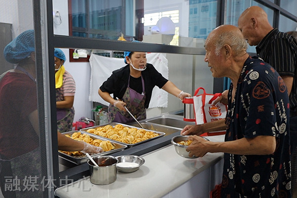 从“凑合吃”到“顿顿香” 黄毛村幸福食堂暖了老人晚年“食”