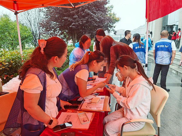 <b>暖心护航开学季 宝鸡移动一站式便民服务助力学子启航</b>
