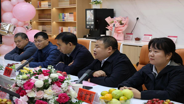 <b>延安中学举行2026年退休教师荣休仪式</b>