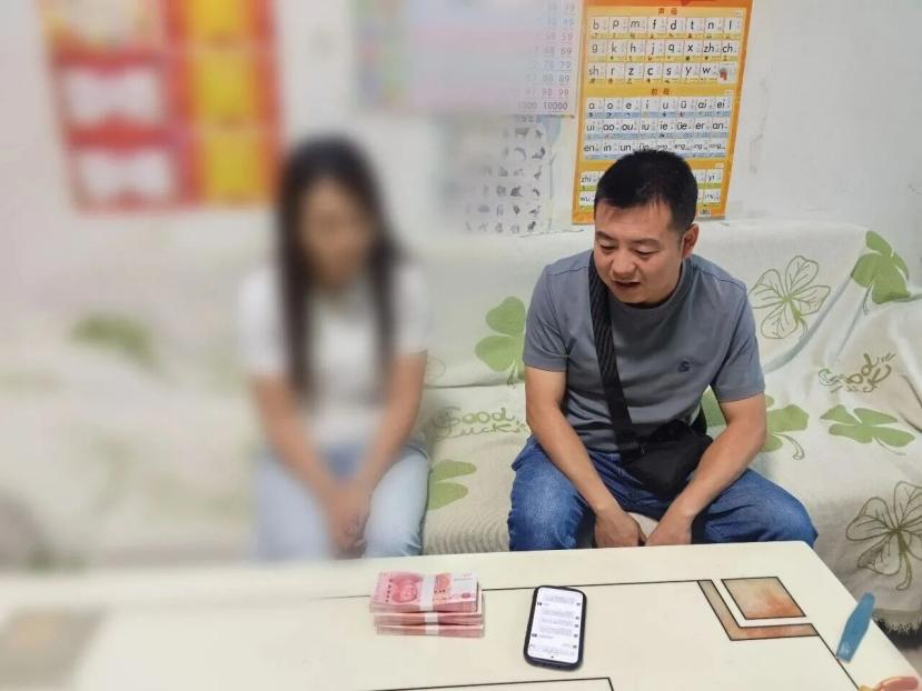 <b>女子刷单被骗还瞒老公骗警察？延安安塞民警上门拦截</b>