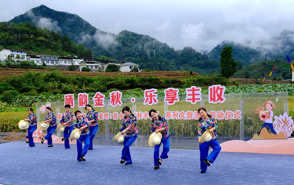<b>安康市紫阳县2026年“开麦吧！茶乡”秋丰收系列文旅活动在蒿坪镇举办</b>