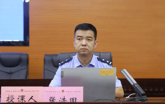 <b>大数据赋能接处警 实战练兵强根基——靖边县公安局举办“公安大讲堂”</b>