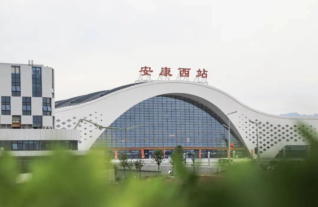 <b>西康高铁安康西站开通 西安至安康实现1小时通达</b>