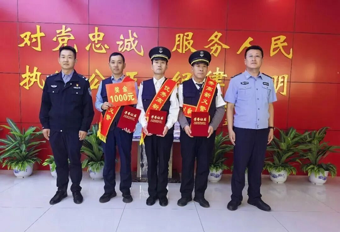 <b>榆林市公安局高新分局：3名“高新义警”受表彰   </b>