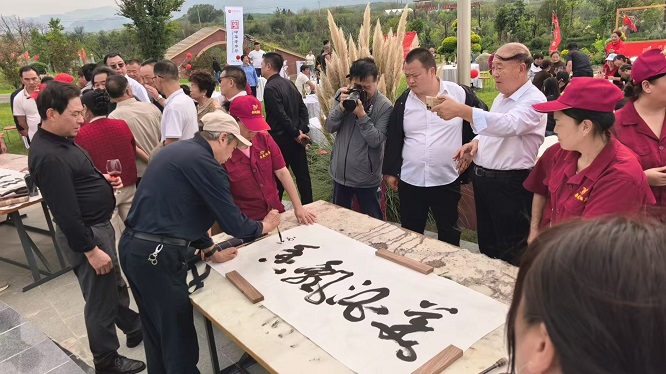 <b>商洛市丹凤县：醇酿飘香迎盛会 酒节赋能新生活  </b>